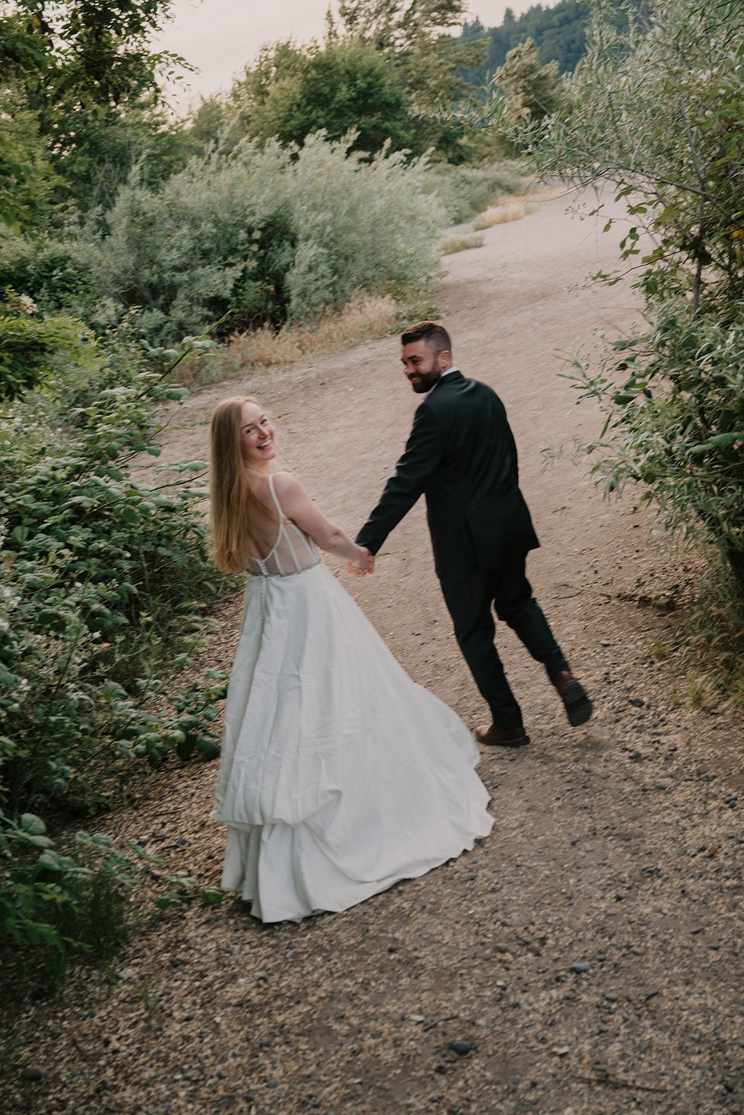 Rachael&Eric_HoodRiverLoveStory_JenJonesWeddings2026-61.jpg