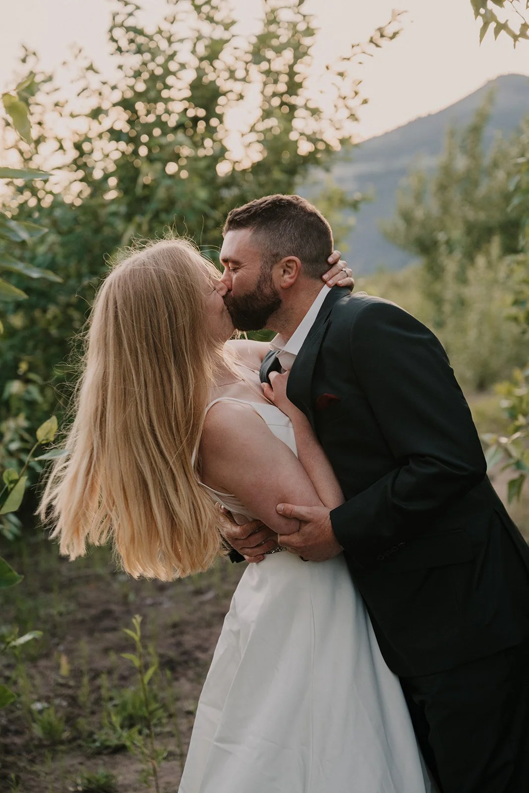 Rachael&Eric_HoodRiverLoveStory_JenJonesWeddings2026-79.jpg