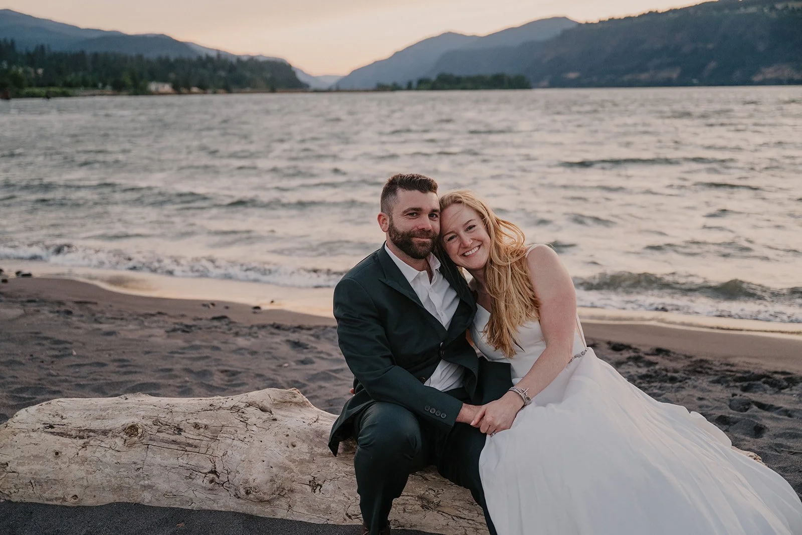 Rachael&Eric_HoodRiverLoveStory_JenJonesWeddings2026-92.jpg