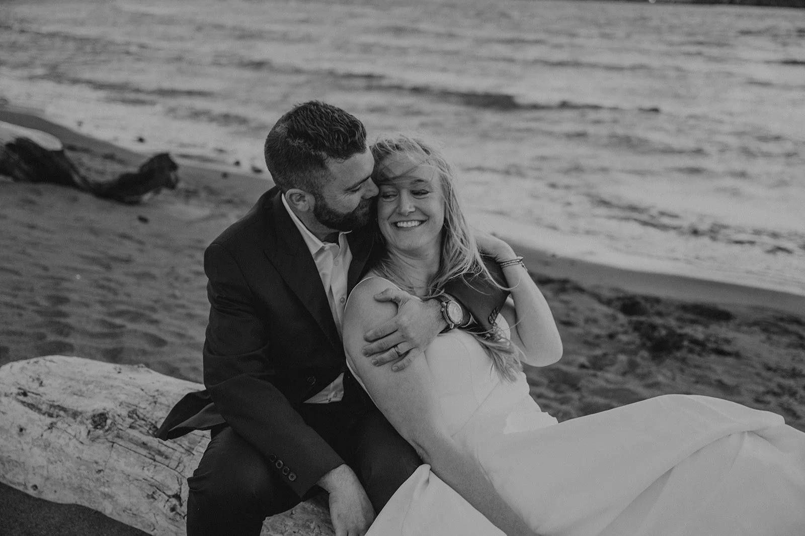 Rachael&Eric_HoodRiverLoveStory_JenJonesWeddings2026-94.jpg