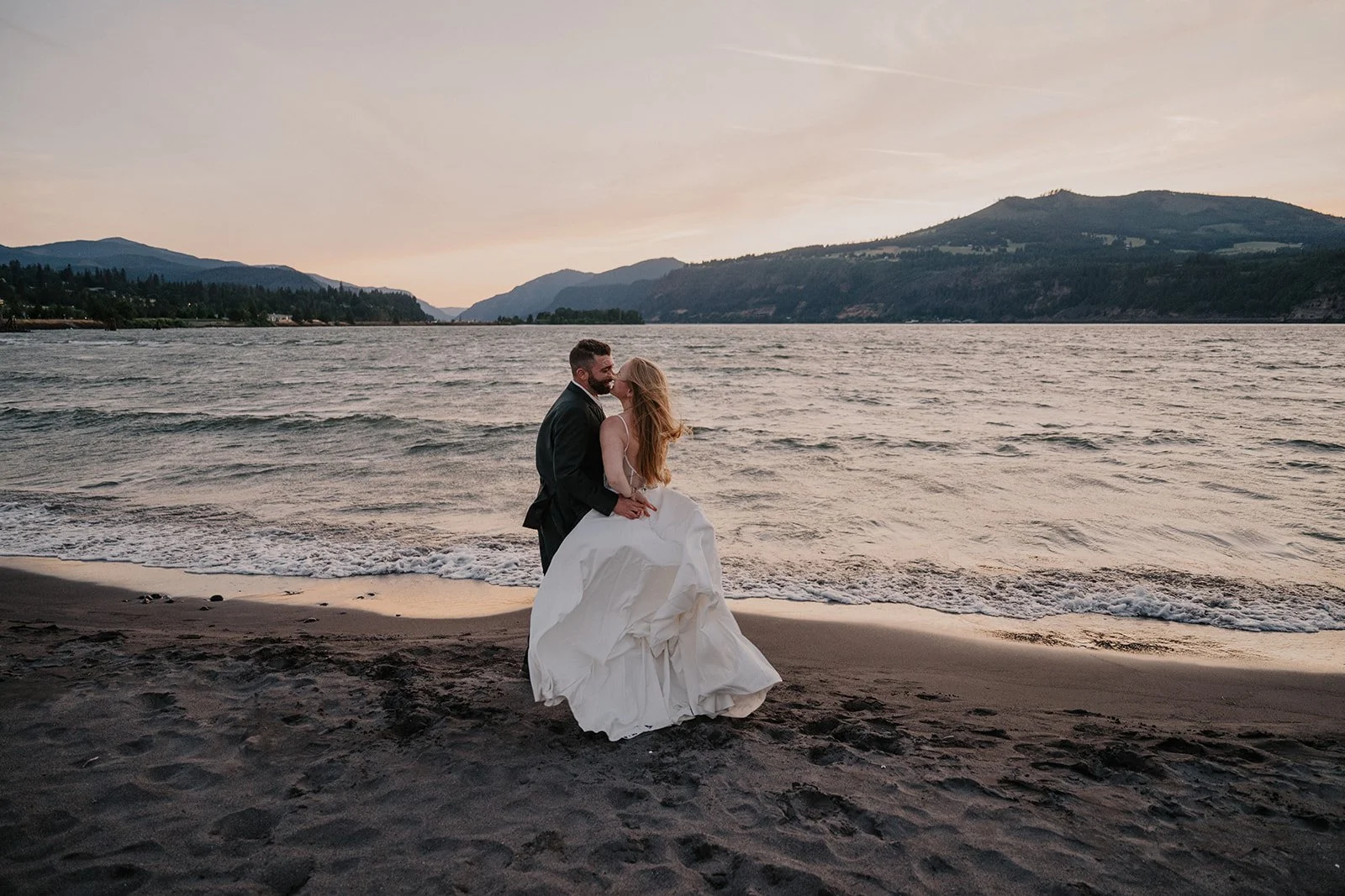 Rachael&Eric_HoodRiverLoveStory_JenJonesWeddings2026-101.jpg