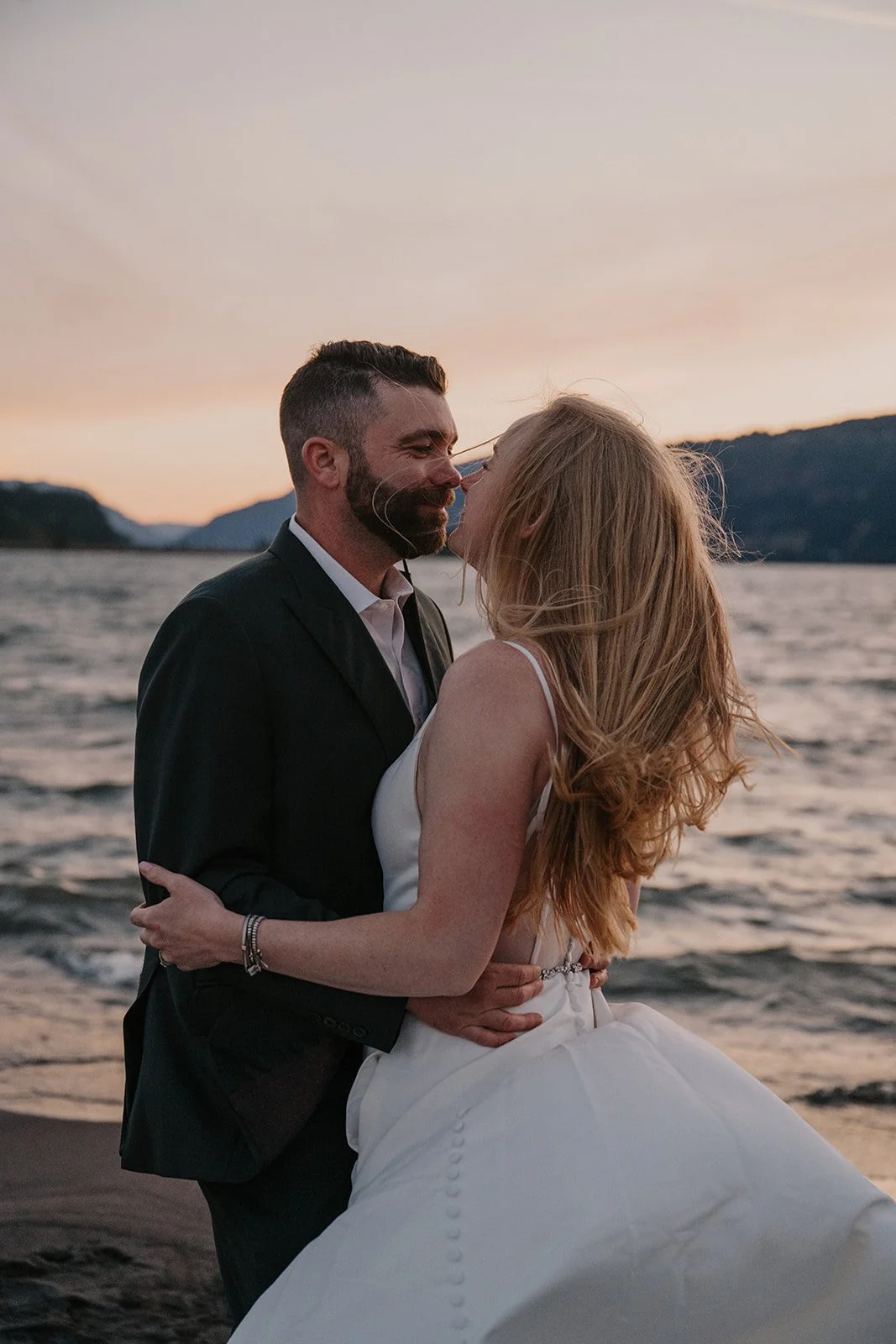 Rachael&Eric_HoodRiverLoveStory_JenJonesWeddings2026-104.jpg