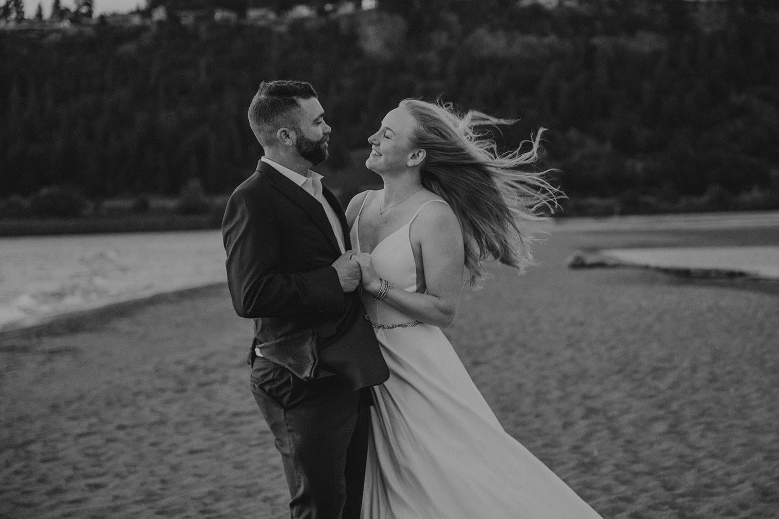 Rachael&Eric_HoodRiverLoveStory_JenJonesWeddings2026-111.jpg