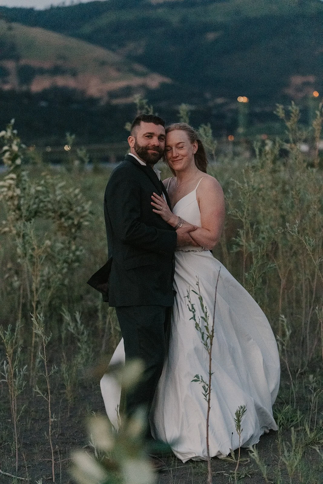 Rachael&Eric_HoodRiverLoveStory_JenJonesWeddings2026-116.jpg