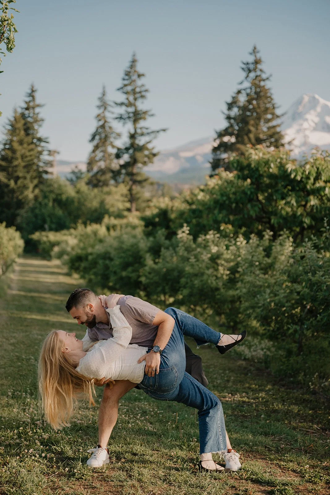 Rachael&Eric_HoodRiverLoveStory_JenJonesWeddings2026-5.jpg