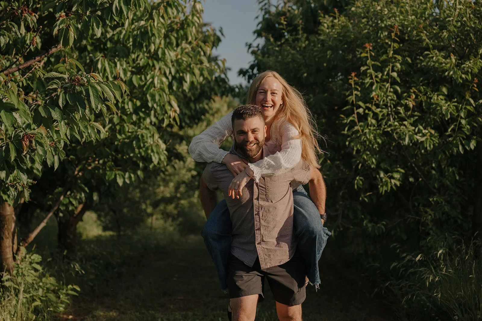 Rachael&Eric_HoodRiverLoveStory_JenJonesWeddings2026-13.jpg