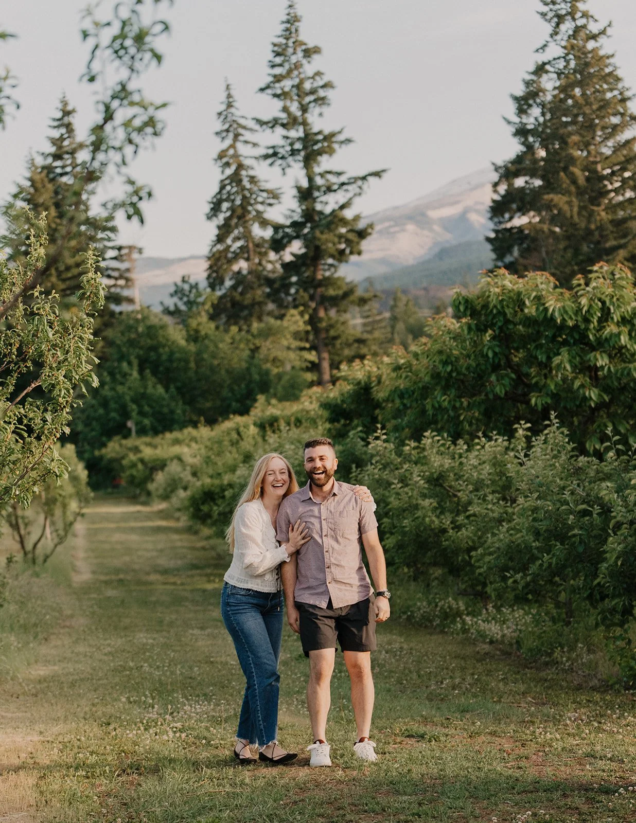 Rachael&Eric_HoodRiverLoveStory_JenJonesWeddings2026-22.jpg