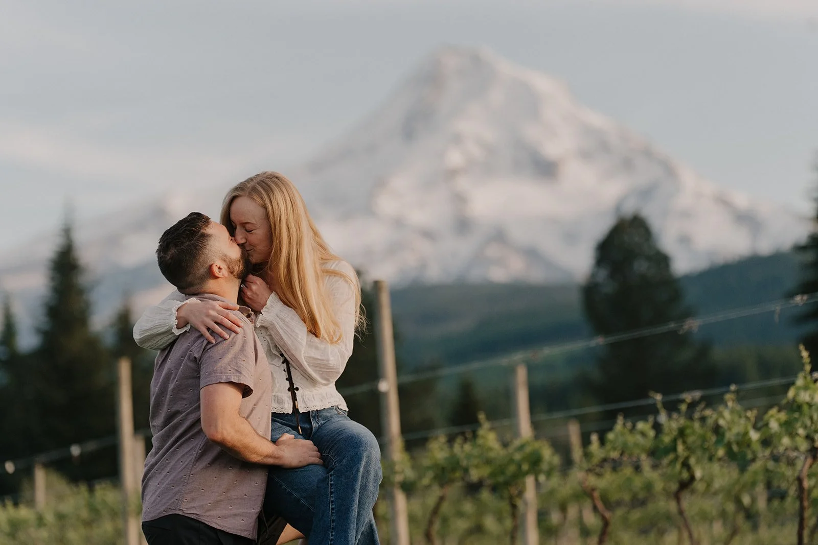 Rachael&Eric_HoodRiverLoveStory_JenJonesWeddings2026-53.jpg