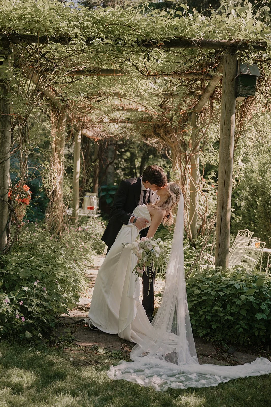 Jordan&CharlesHicks_MtHoodOrganicFarms_JenJonesWeddings2026-183.jpg