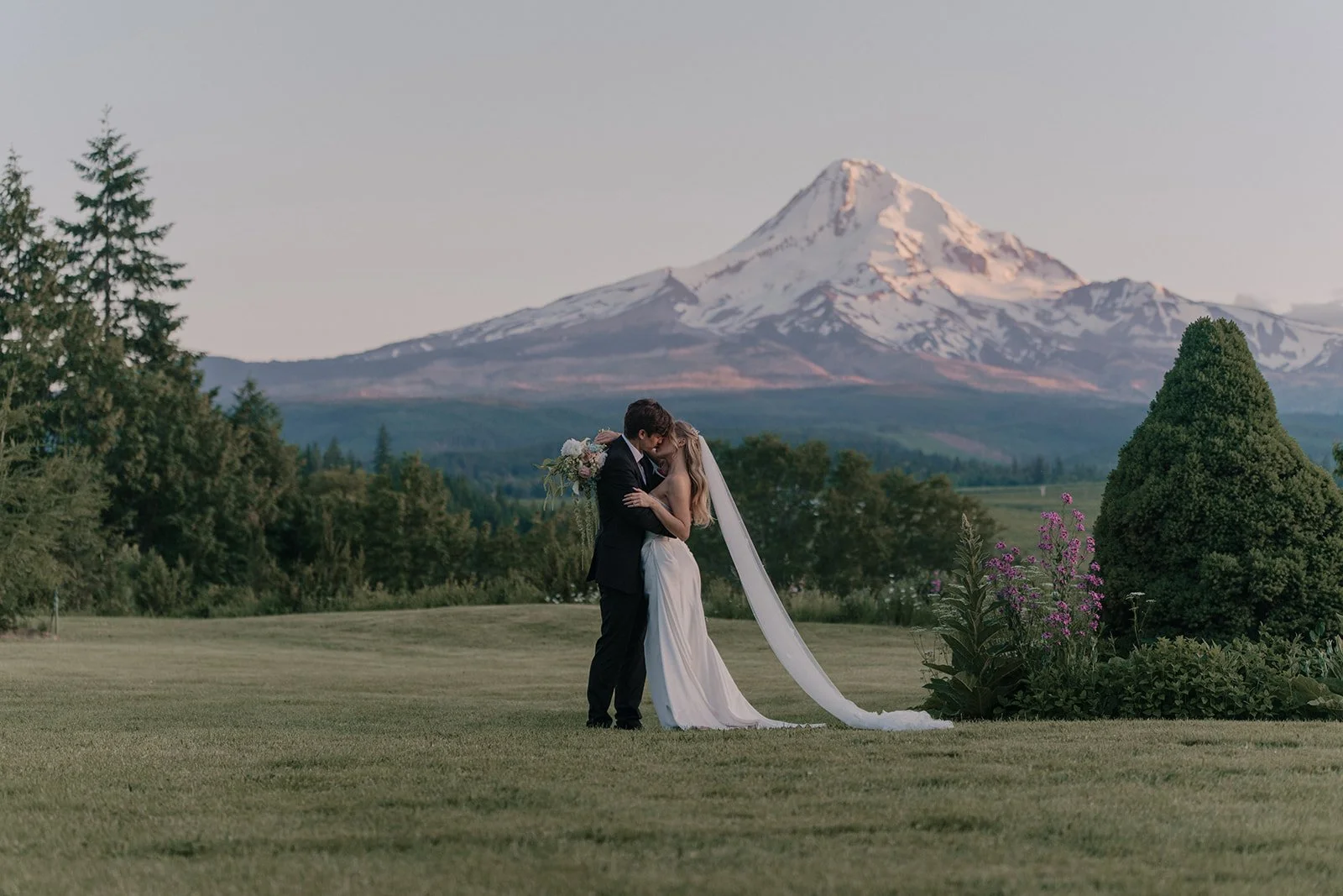 Jordan&CharlesHicks_MtHoodOrganicFarms_JenJonesWeddings2026-244.jpg
