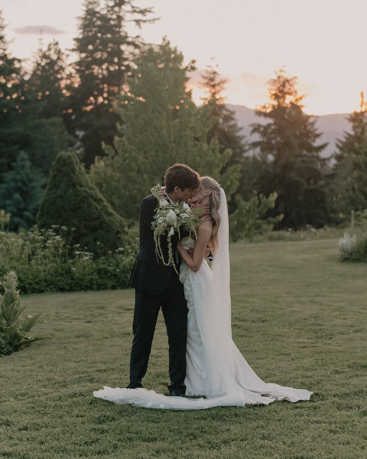 Jordan&CharlesHicks_MtHoodOrganicFarms_JenJonesWeddings2026-248.jpg