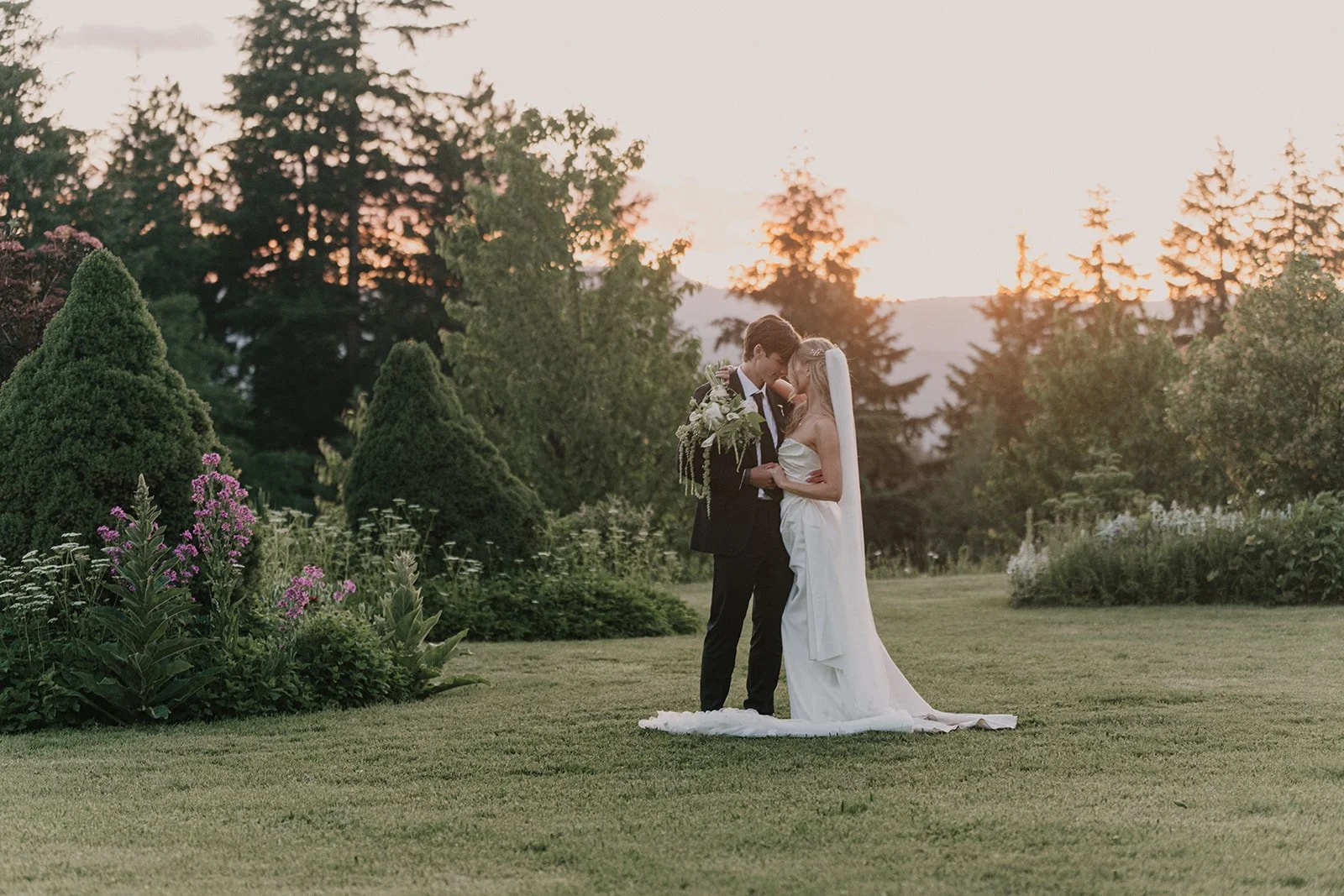 Jordan&CharlesHicks_MtHoodOrganicFarms_JenJonesWeddings2026-251.jpg