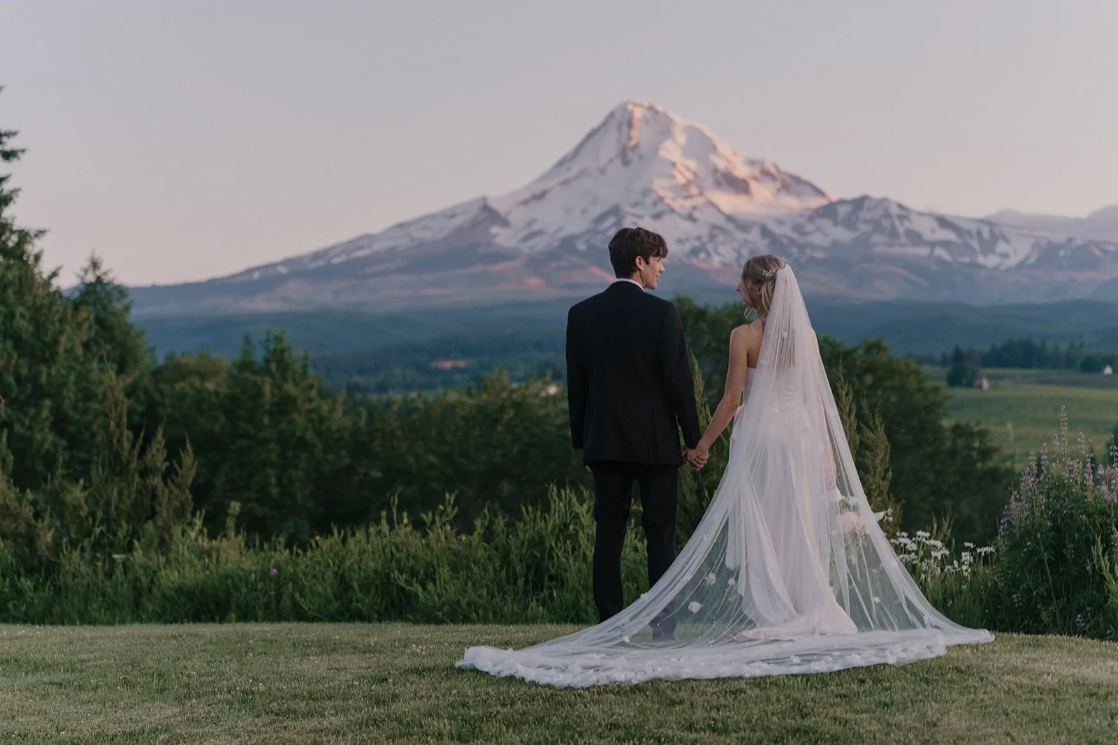 Jordan&CharlesHicks_MtHoodOrganicFarms_JenJonesWeddings2026-254.jpg