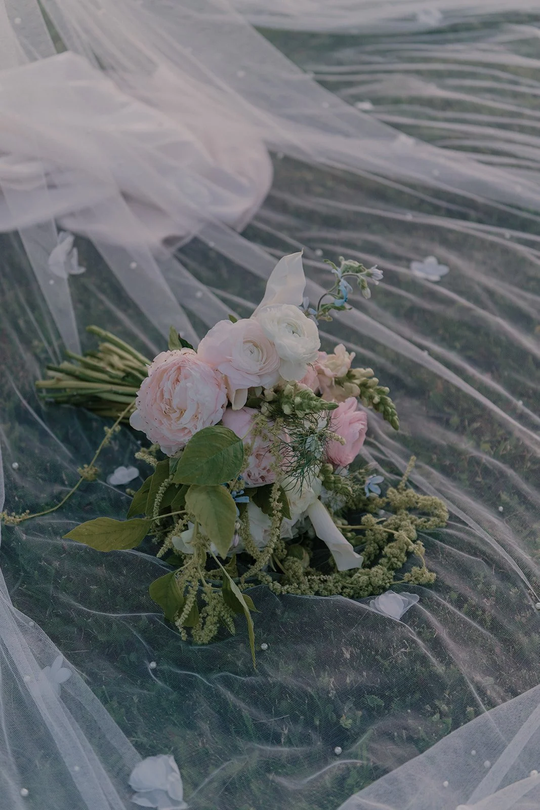 Jordan&CharlesHicks_MtHoodOrganicFarms_JenJonesWeddings2026-260.jpg