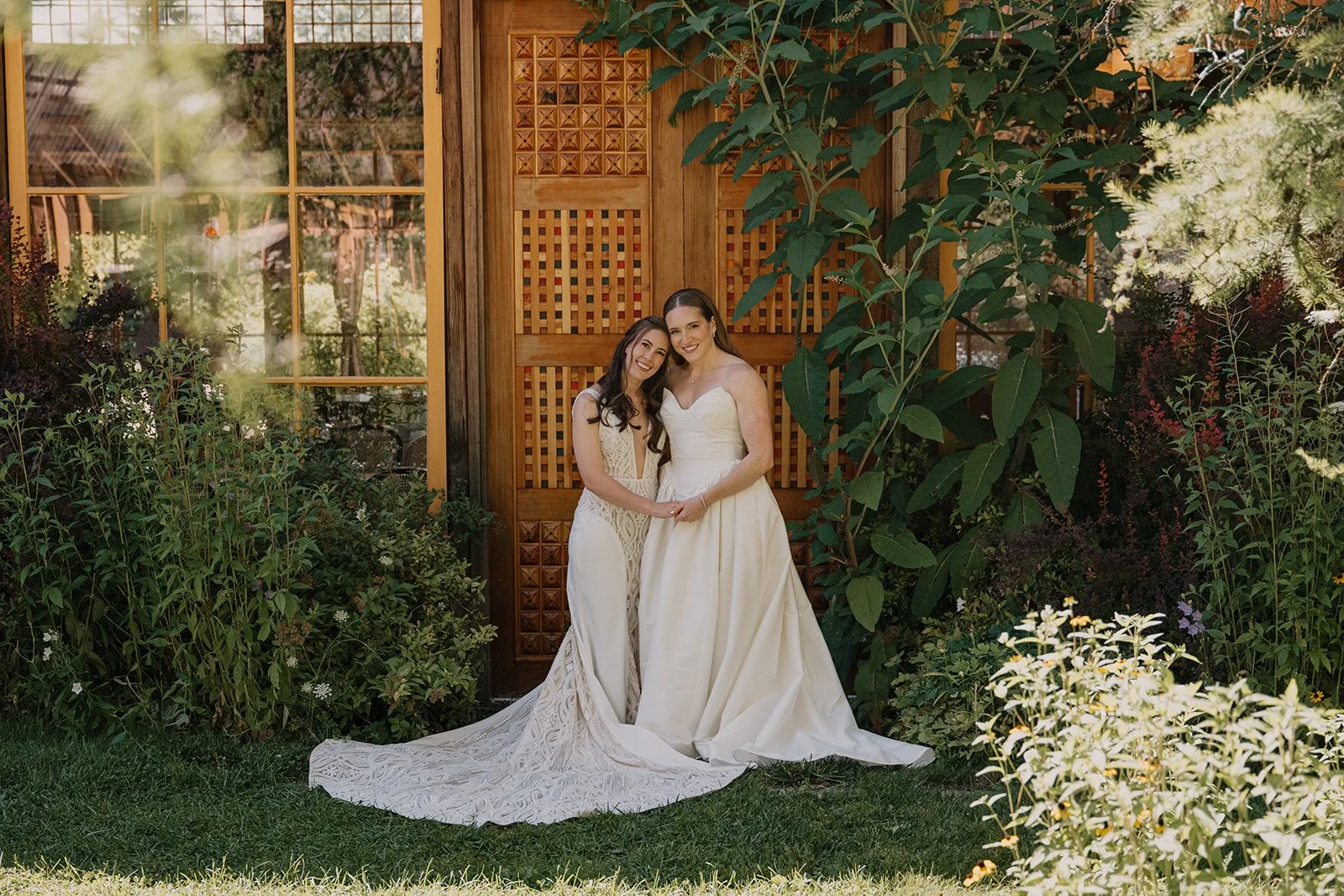 Emily&Malia_MtHoodOrganicFarms_JenJonesWeddings2026-331.jpg