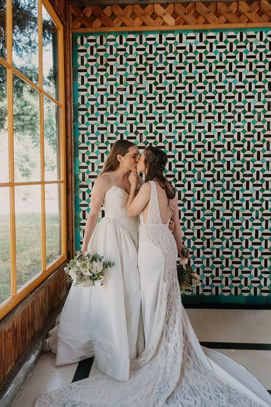 Emily&Malia_MtHoodOrganicFarms_JenJonesWeddings2026-345.jpg