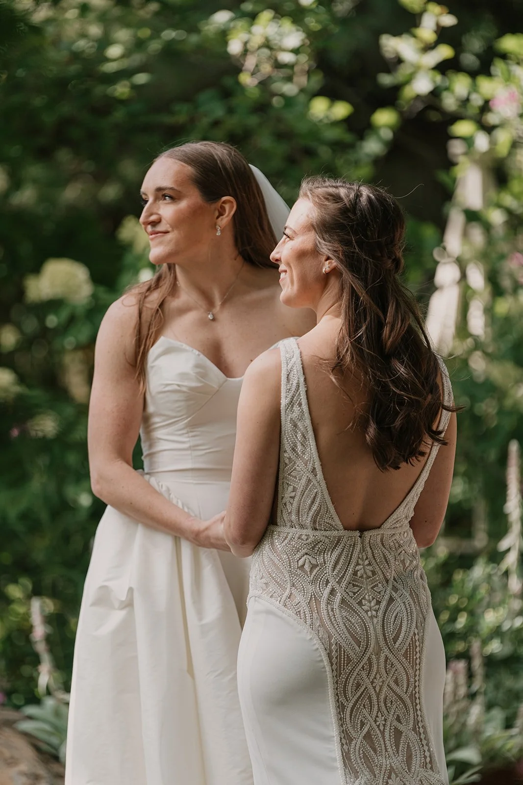 Emily&Malia_MtHoodOrganicFarms_JenJonesWeddings2026-428.jpg