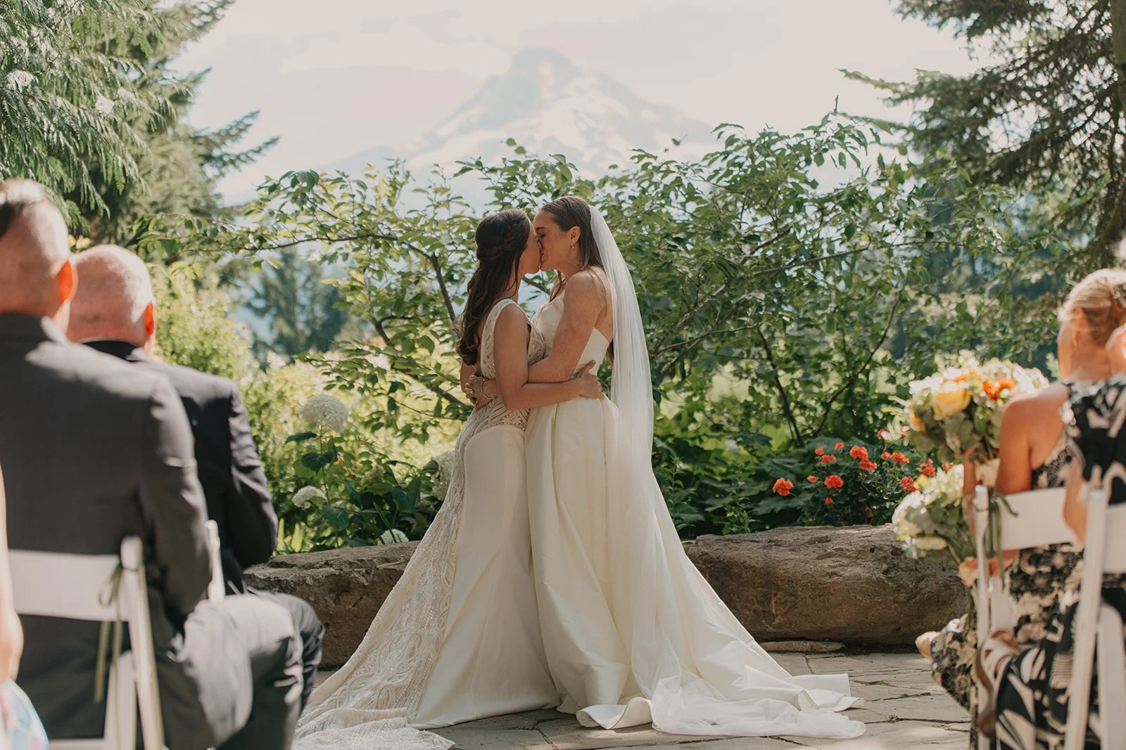 Emily&Malia_MtHoodOrganicFarms_JenJonesWeddings2026-438.jpg