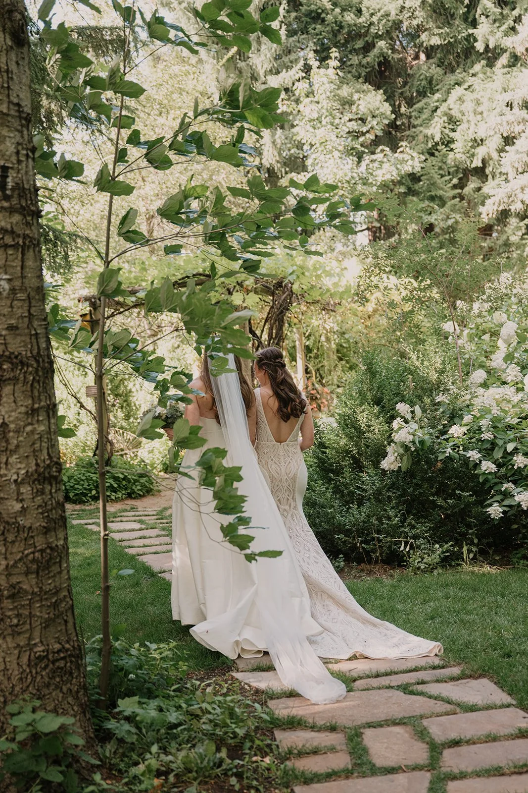 Emily&Malia_MtHoodOrganicFarms_JenJonesWeddings2026-457.jpg