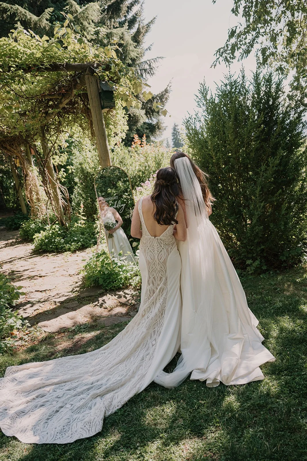 Emily&Malia_MtHoodOrganicFarms_JenJonesWeddings2026-466.jpg
