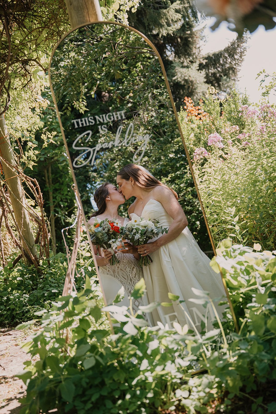 Emily&Malia_MtHoodOrganicFarms_JenJonesWeddings2026-468.jpg