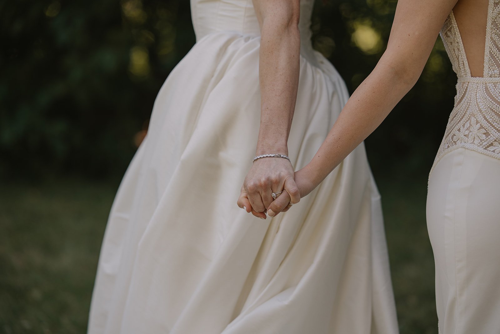 Emily&Malia_MtHoodOrganicFarms_JenJonesWeddings2026-138.jpg