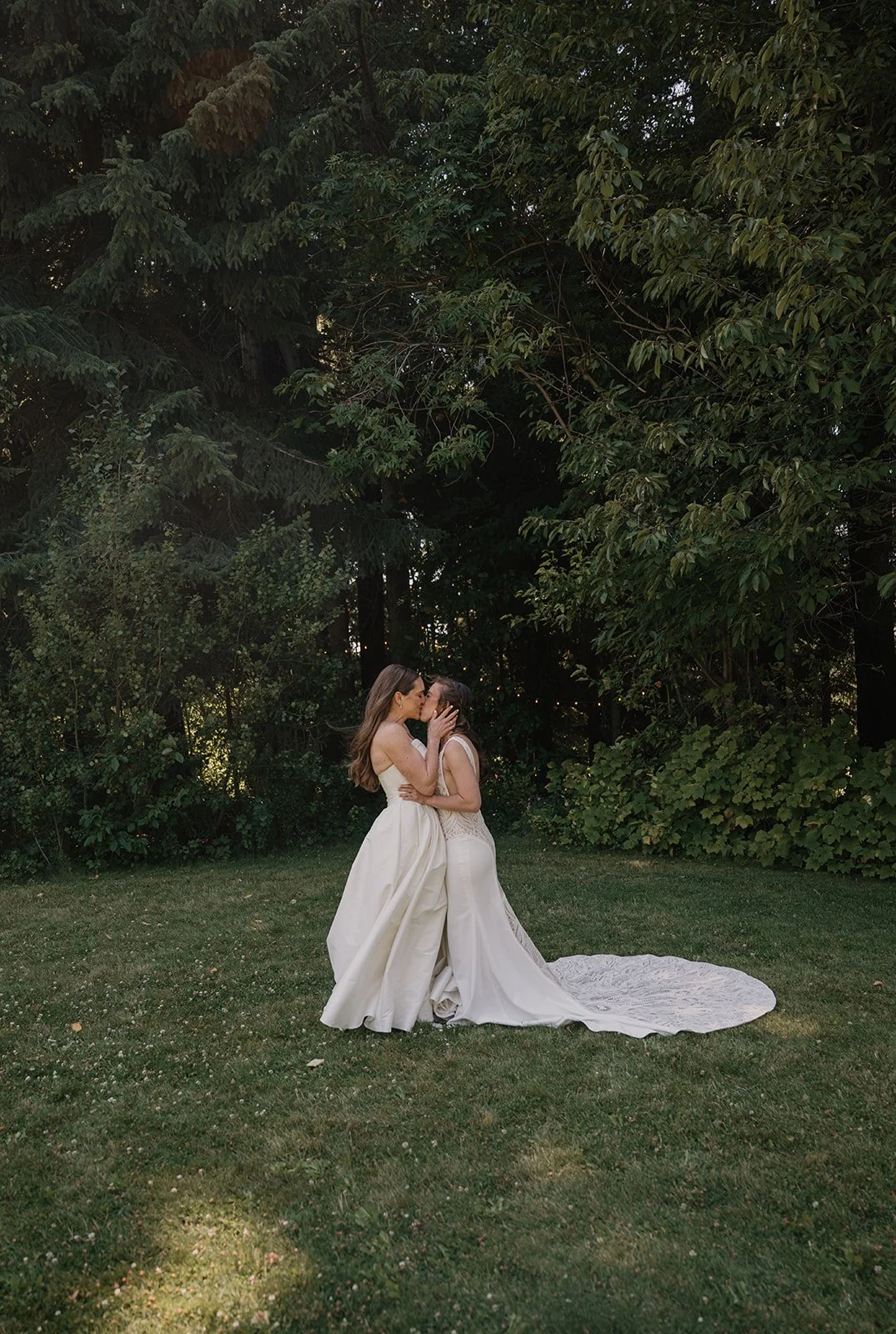 Emily&Malia_MtHoodOrganicFarms_JenJonesWeddings2026-143.jpg