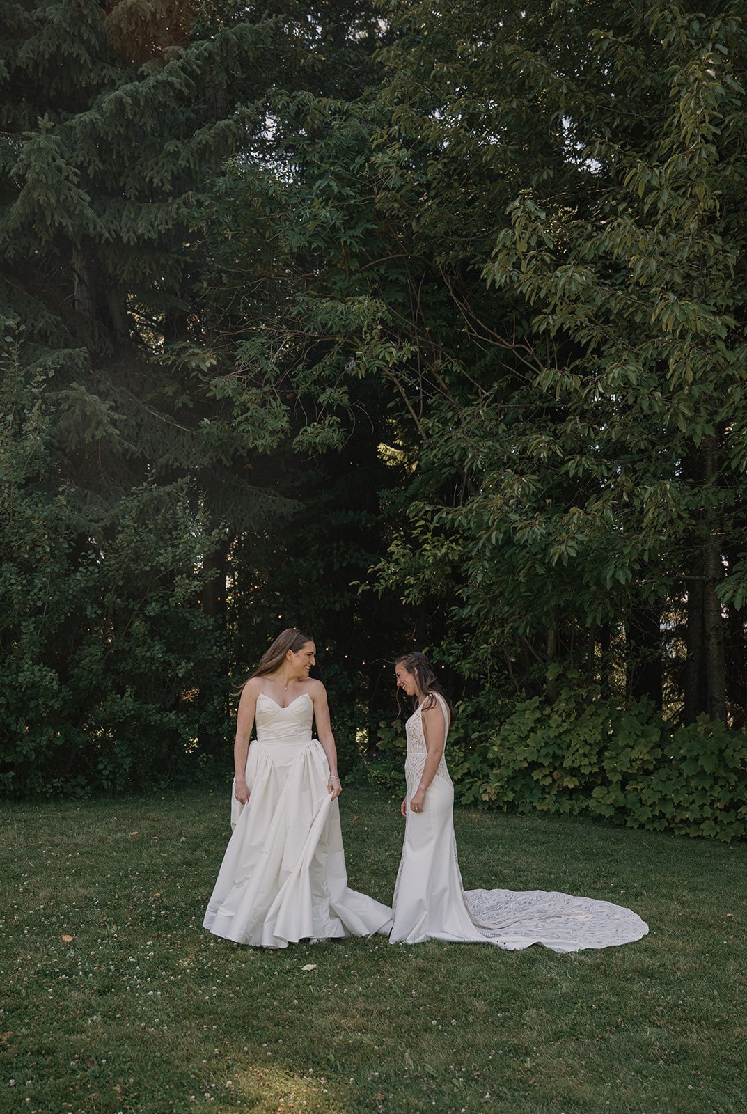 Emily&Malia_MtHoodOrganicFarms_JenJonesWeddings2026-148.jpg
