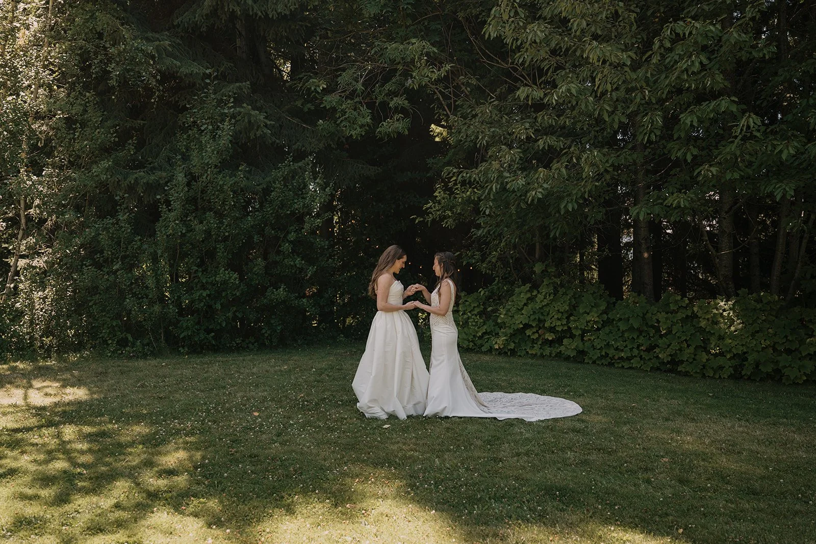 Emily&Malia_MtHoodOrganicFarms_JenJonesWeddings2026-151.jpg