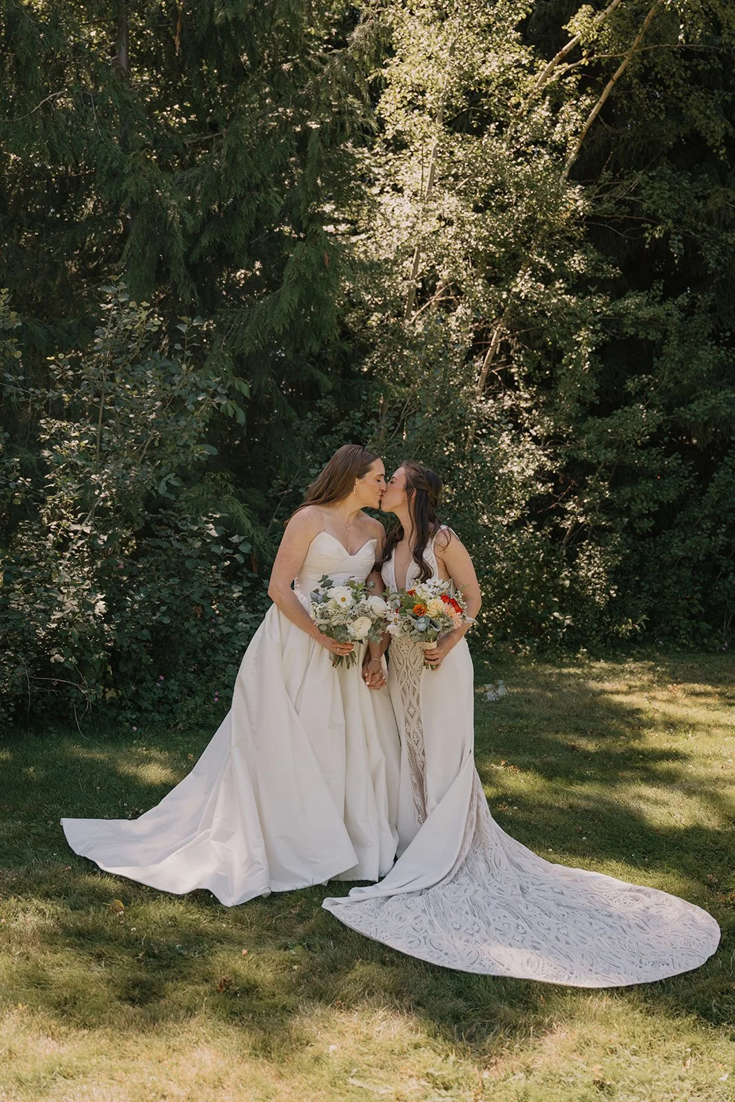 Emily&Malia_MtHoodOrganicFarms_JenJonesWeddings2026-165.jpg