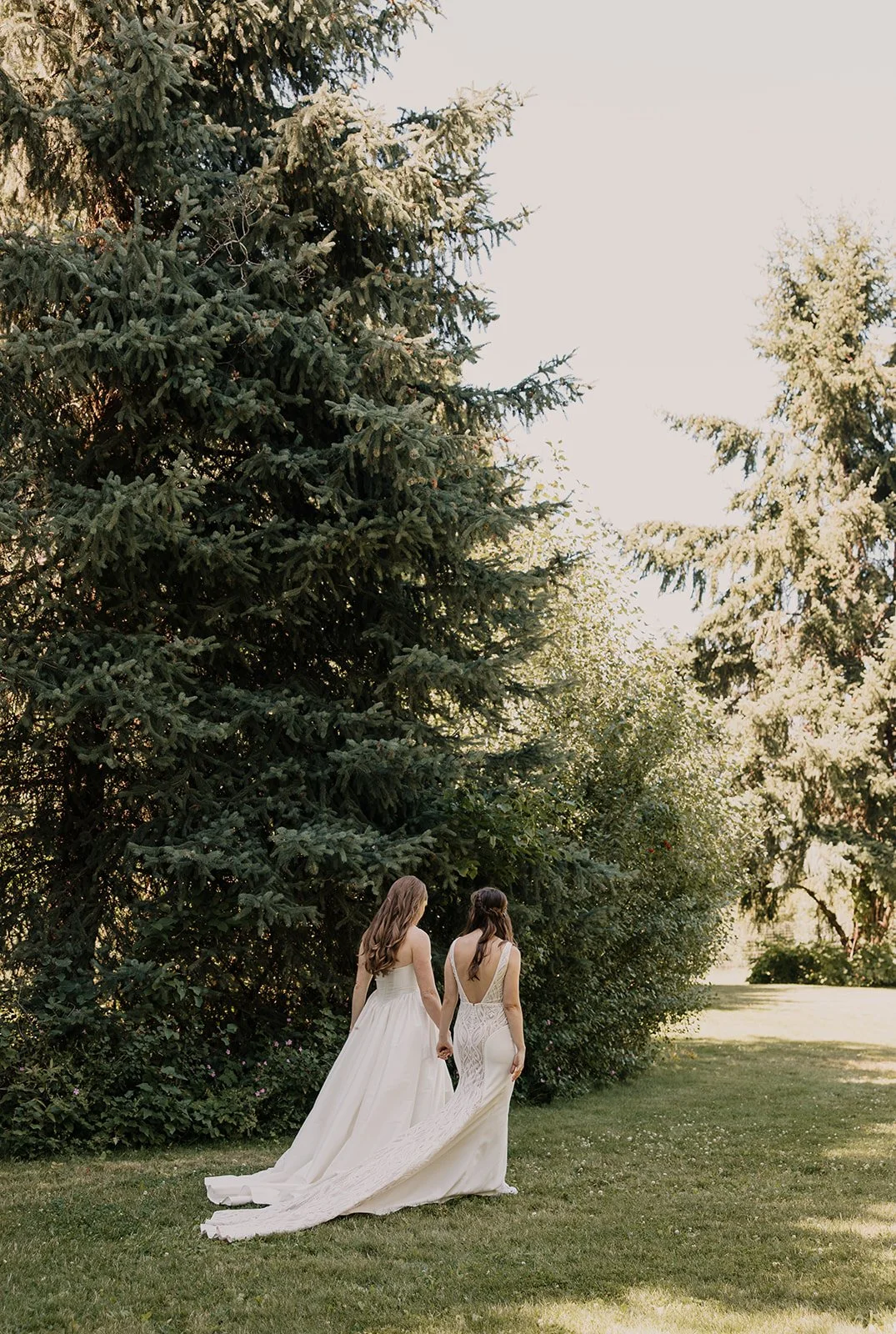 Emily&Malia_MtHoodOrganicFarms_JenJonesWeddings2026-221.jpg