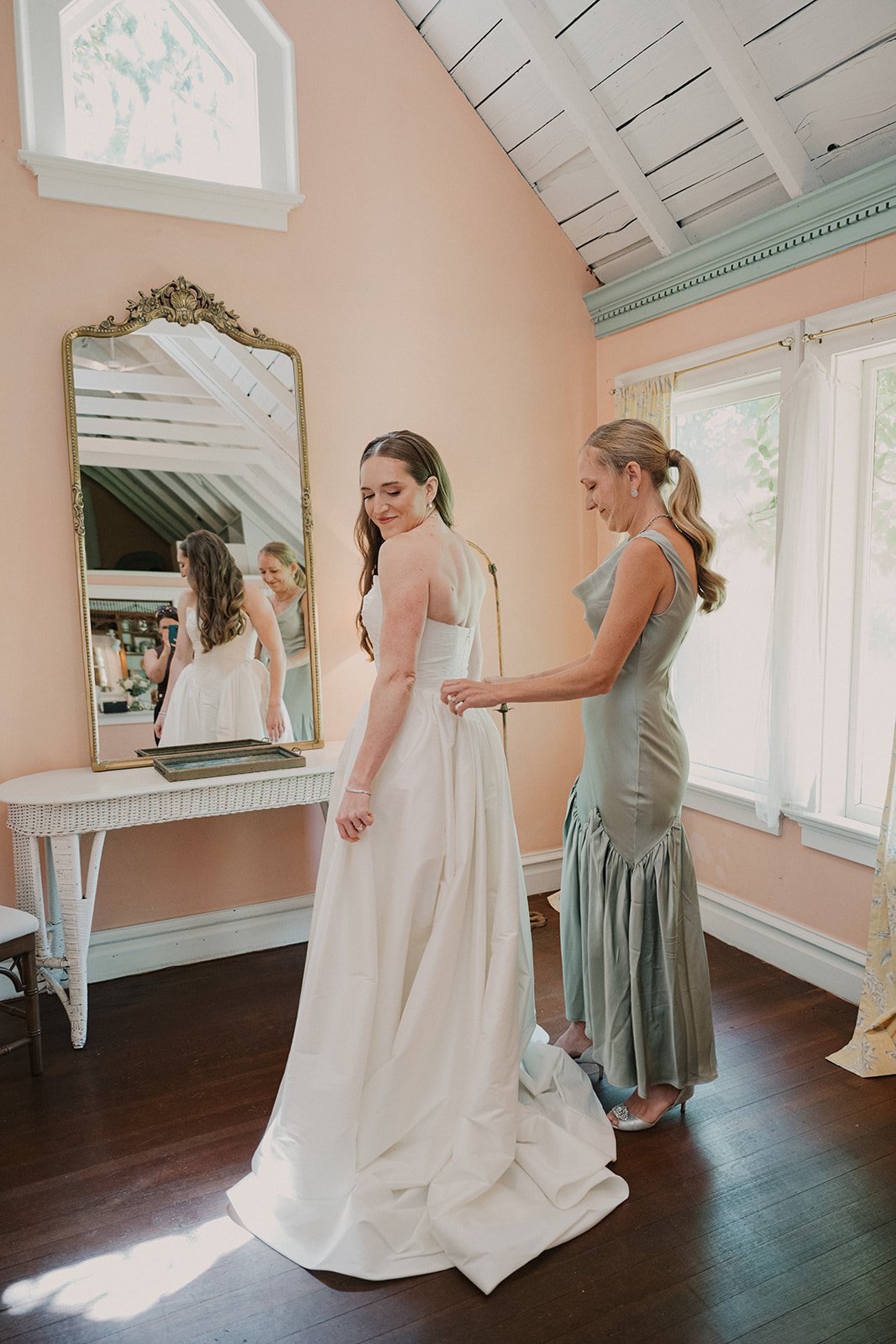 Emily&Malia_MtHoodOrganicFarms_JenJonesWeddings2026-65.jpg