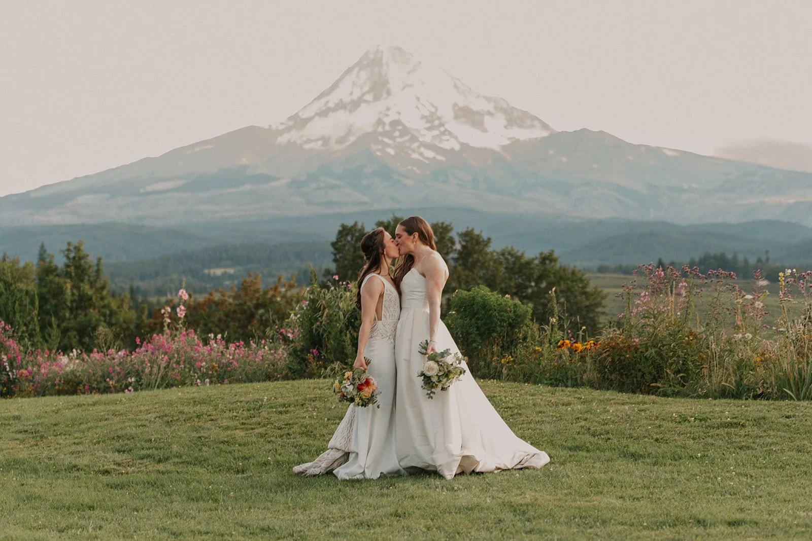 Emily&Malia_MtHoodOrganicFarms_JenJonesWeddings2026-660.jpg