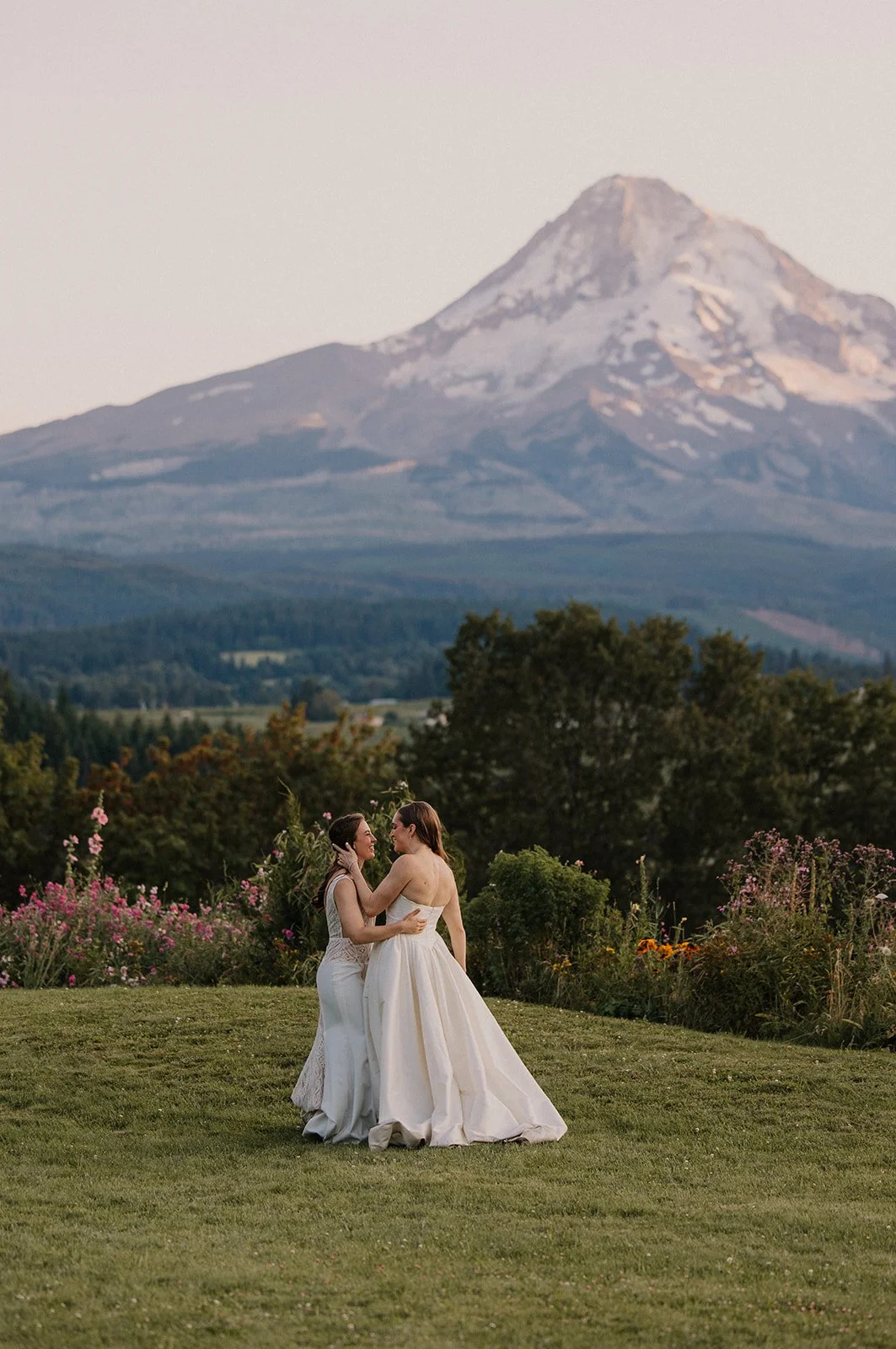 Emily&Malia_MtHoodOrganicFarms_JenJonesWeddings2026-665.jpg