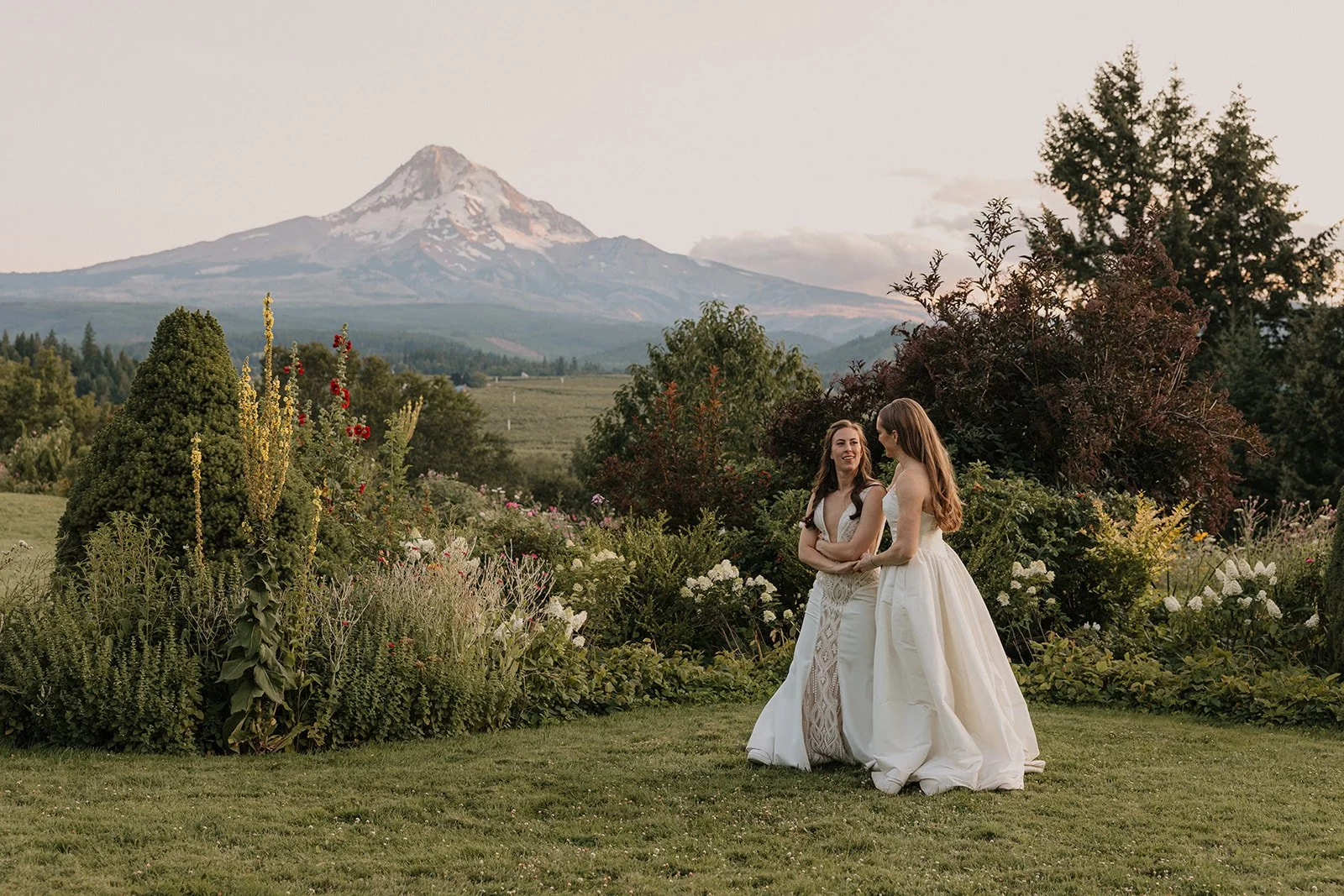 Emily&Malia_MtHoodOrganicFarms_JenJonesWeddings2026-691.jpg