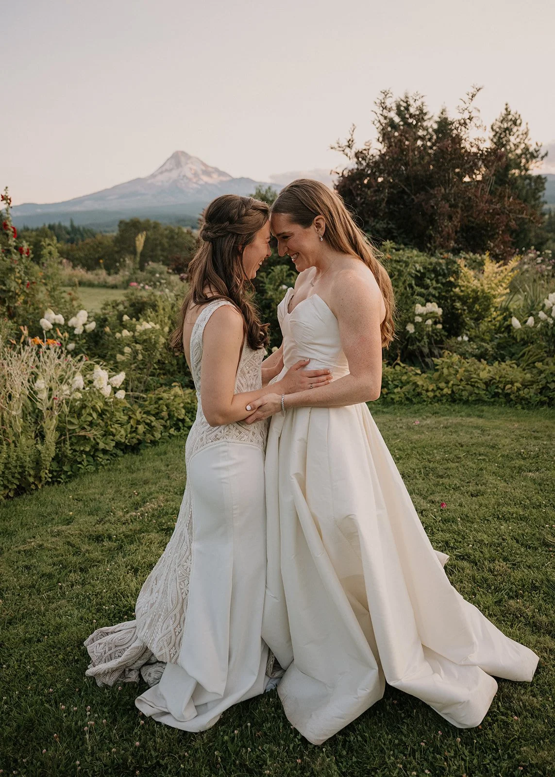Emily&Malia_MtHoodOrganicFarms_JenJonesWeddings2026-697.jpg