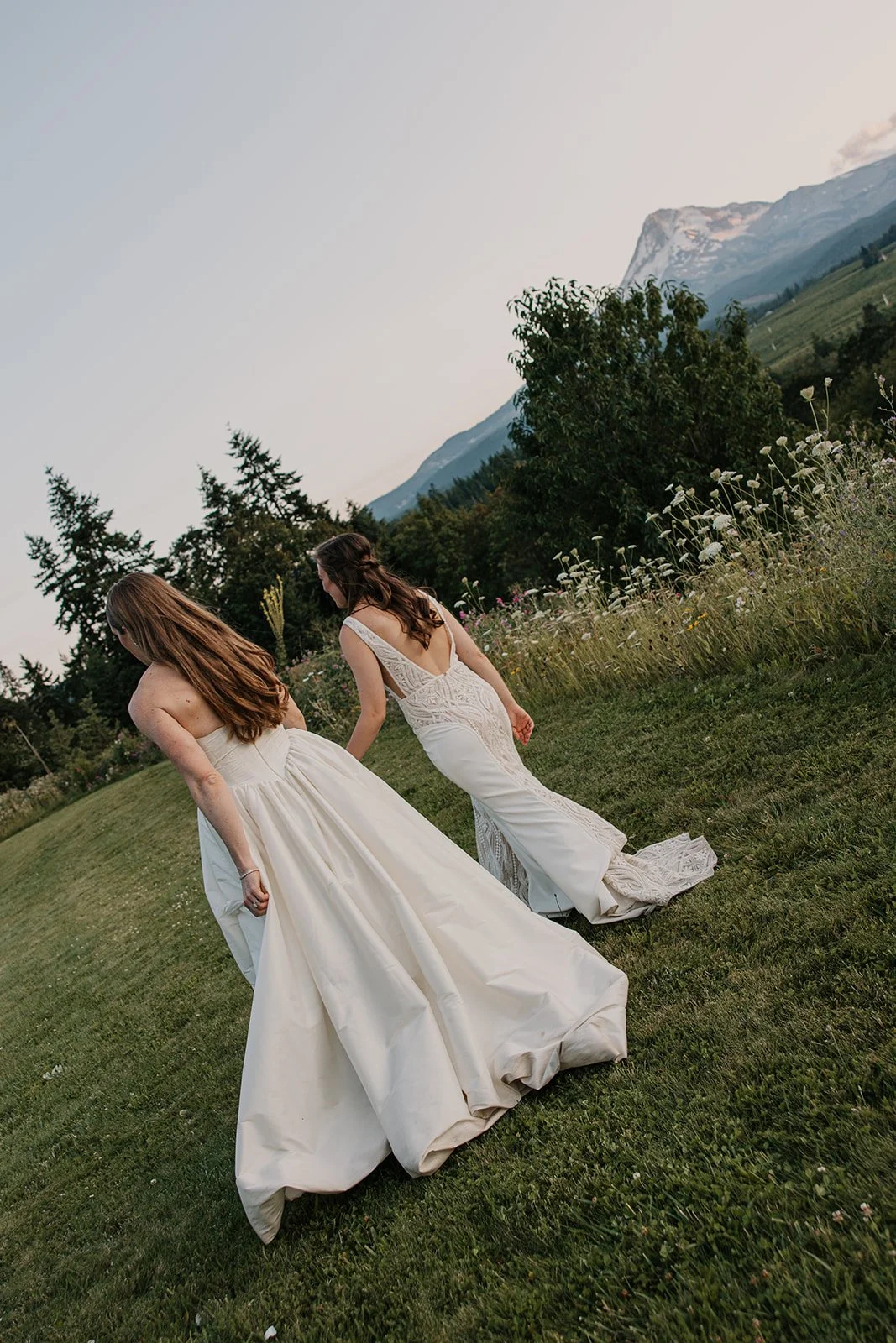 Emily&Malia_MtHoodOrganicFarms_JenJonesWeddings2026-718.jpg