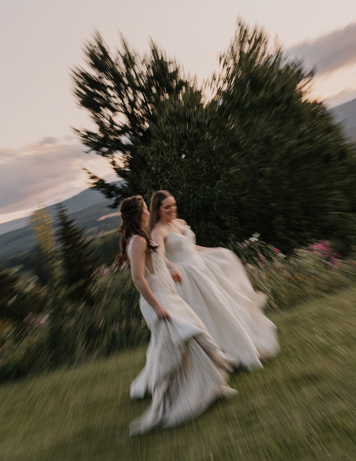 Emily&Malia_MtHoodOrganicFarms_JenJonesWeddings2026-722.jpg