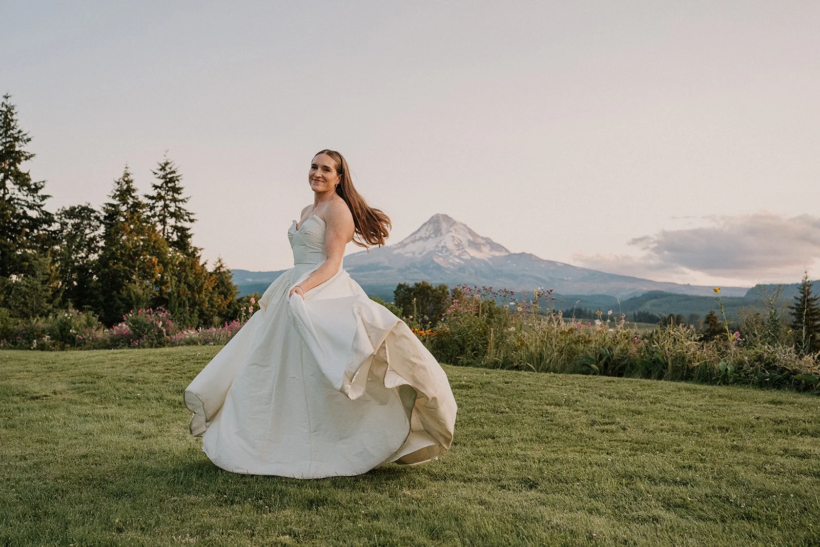Emily&Malia_MtHoodOrganicFarms_JenJonesWeddings2026-724.jpg