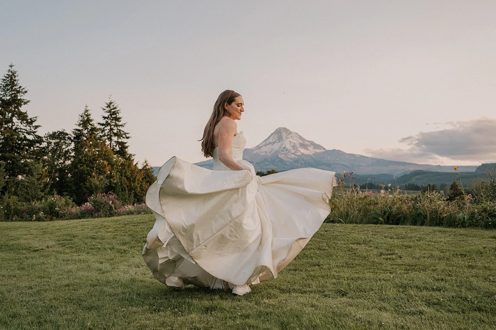Emily&Malia_MtHoodOrganicFarms_JenJonesWeddings2026-725.jpg