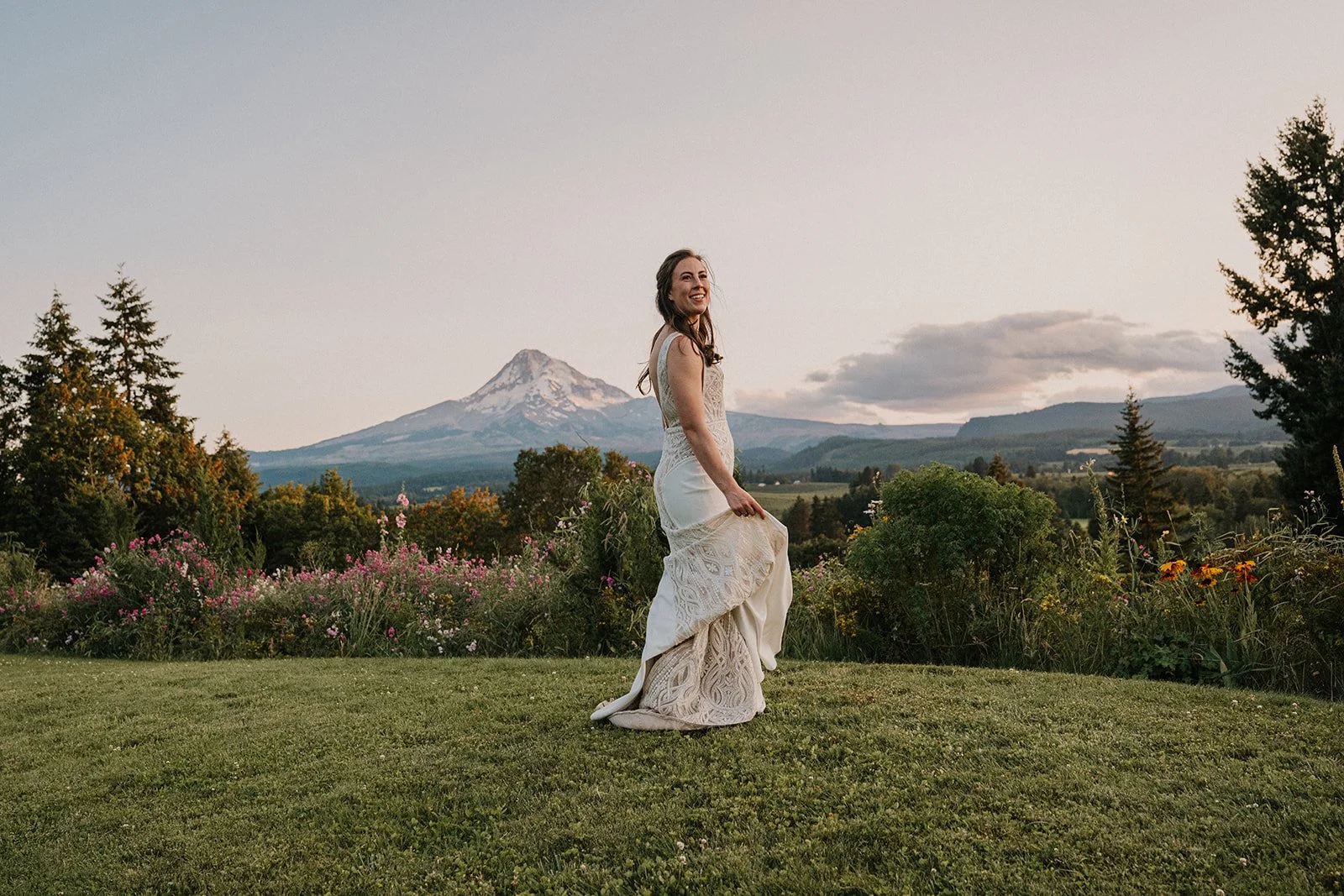 Emily&Malia_MtHoodOrganicFarms_JenJonesWeddings2026-729.jpg