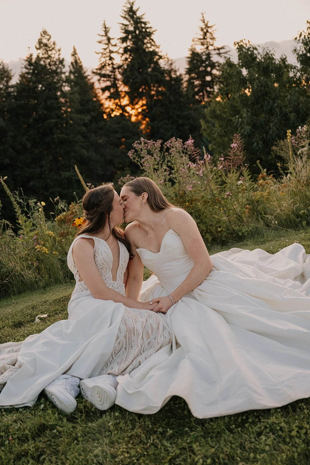 Emily&Malia_MtHoodOrganicFarms_JenJonesWeddings2026-747.jpg