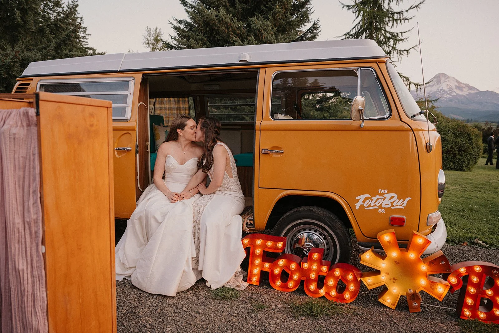 Emily&Malia_MtHoodOrganicFarms_JenJonesWeddings2026-766.jpg