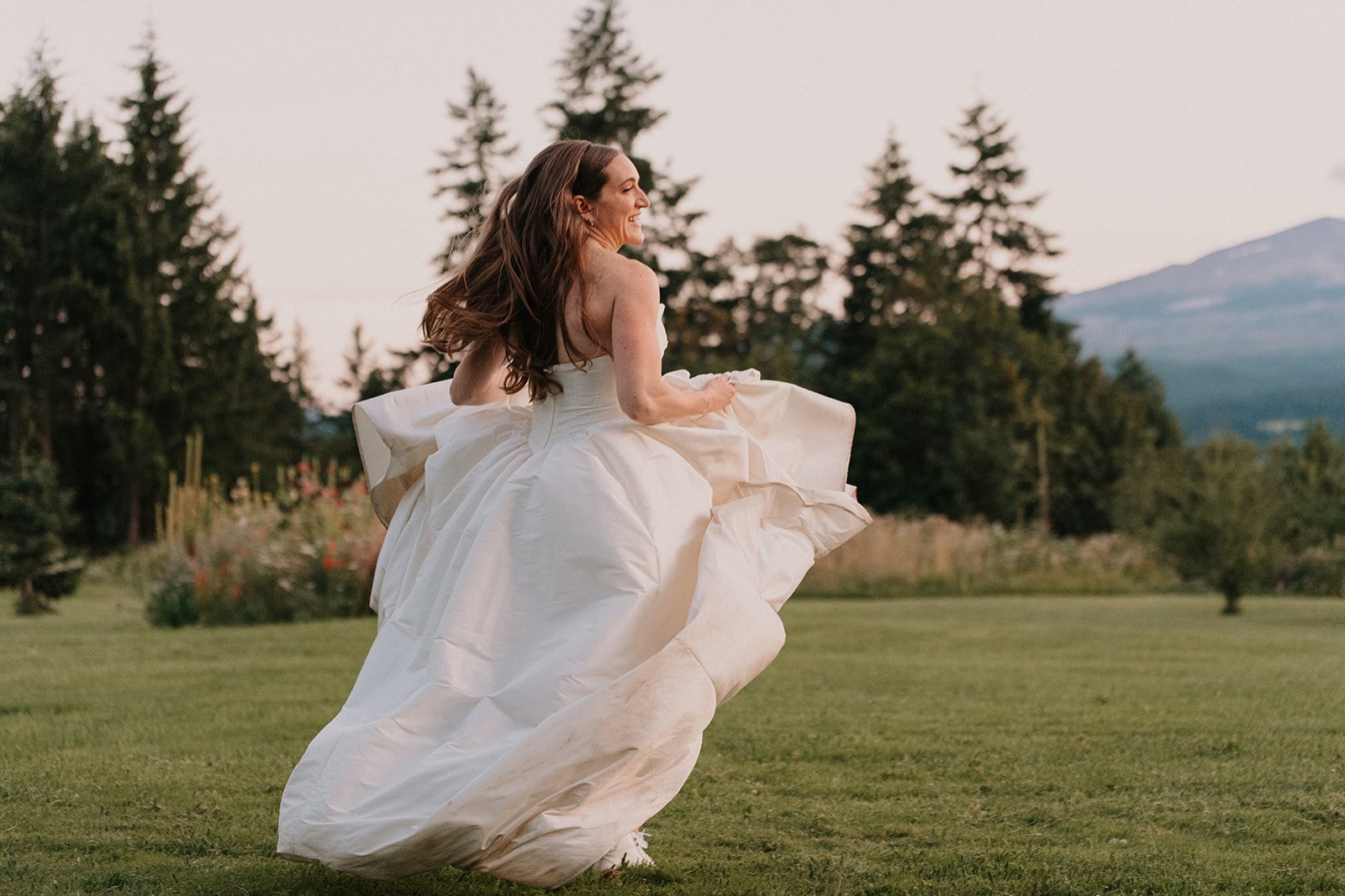 Emily&Malia_MtHoodOrganicFarms_JenJonesWeddings2026-783.jpg