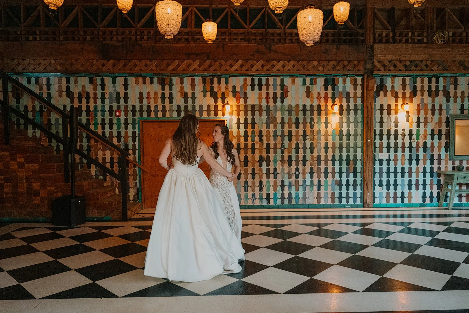 Emily&Malia_MtHoodOrganicFarms_JenJonesWeddings2026-624.jpg