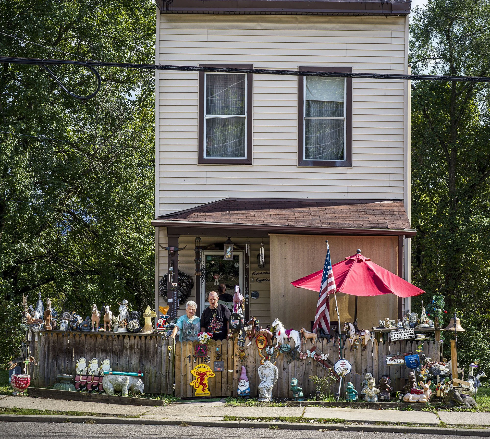 The Perrys in front of their art yard. State Avenue, Lower Price Hill. 2021.