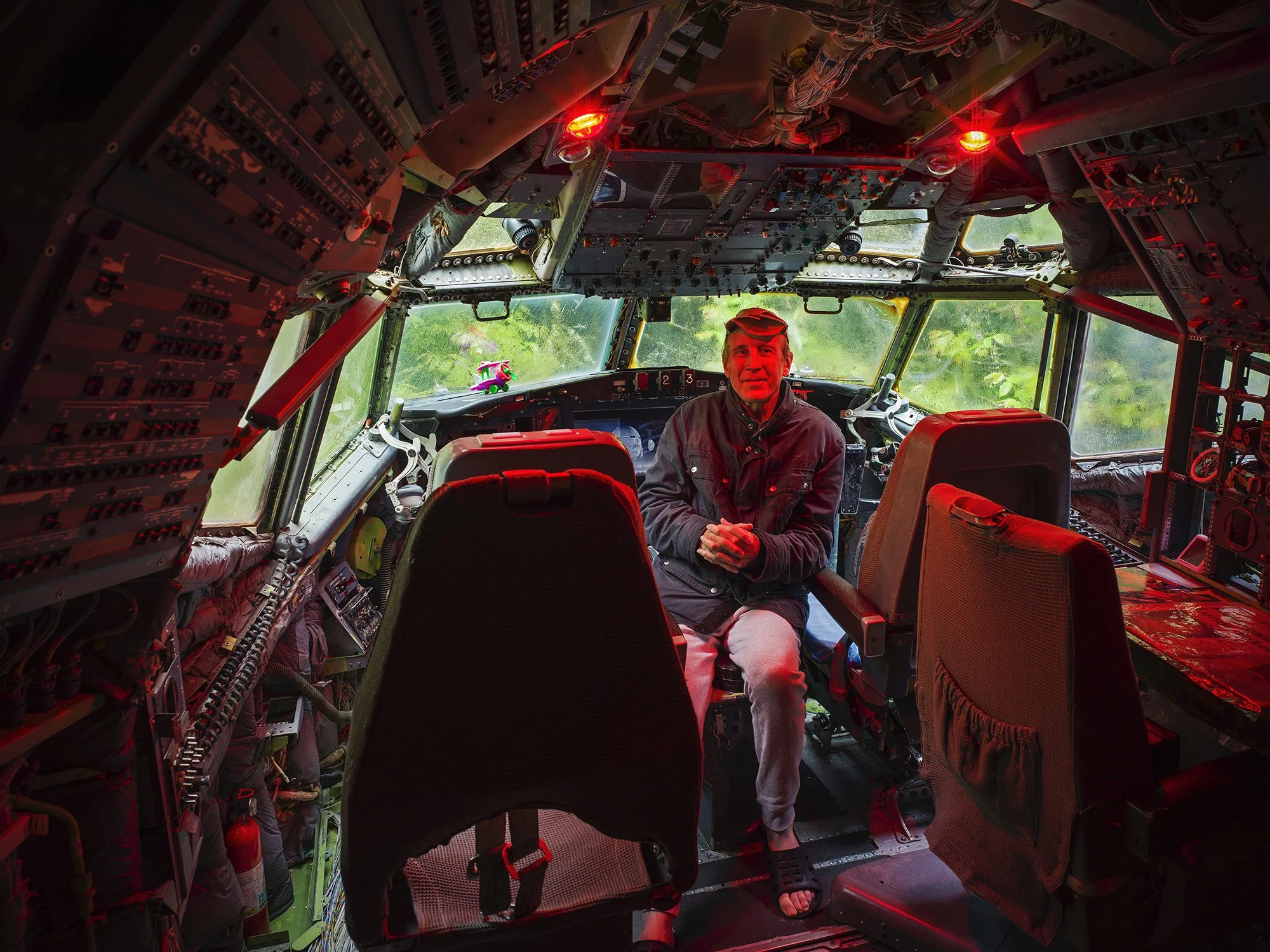 Bruce Campbell relaxing in the cockpit of his Boeing 727 airplane home. Hillsboro, Oregon. 2021.
