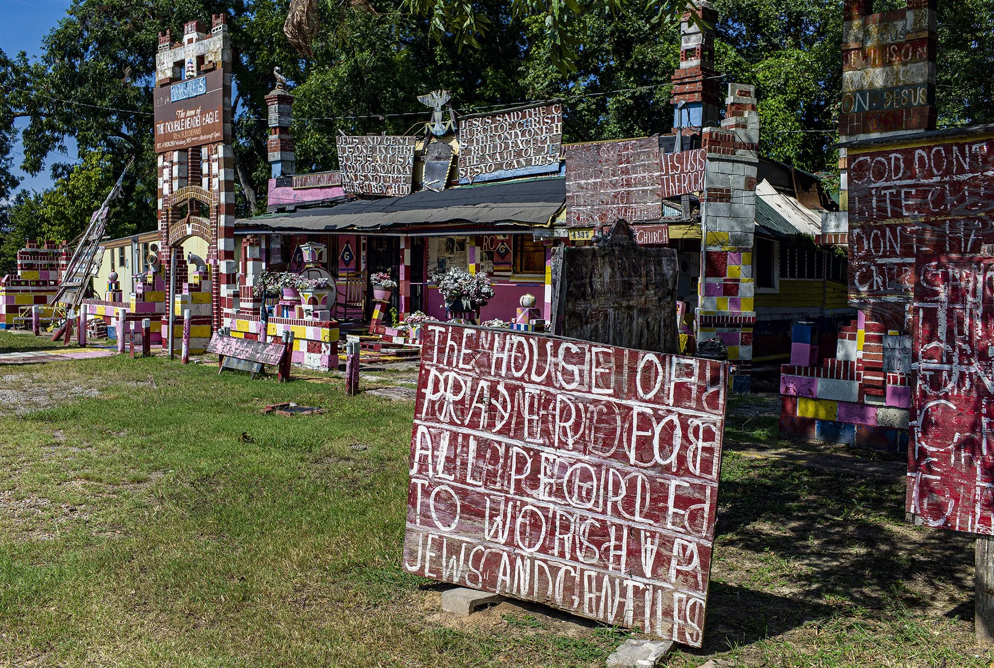 Margaret’s Grocery and Market and “Bible Castle.” Near Vicksburg, Mississippi. 2010.