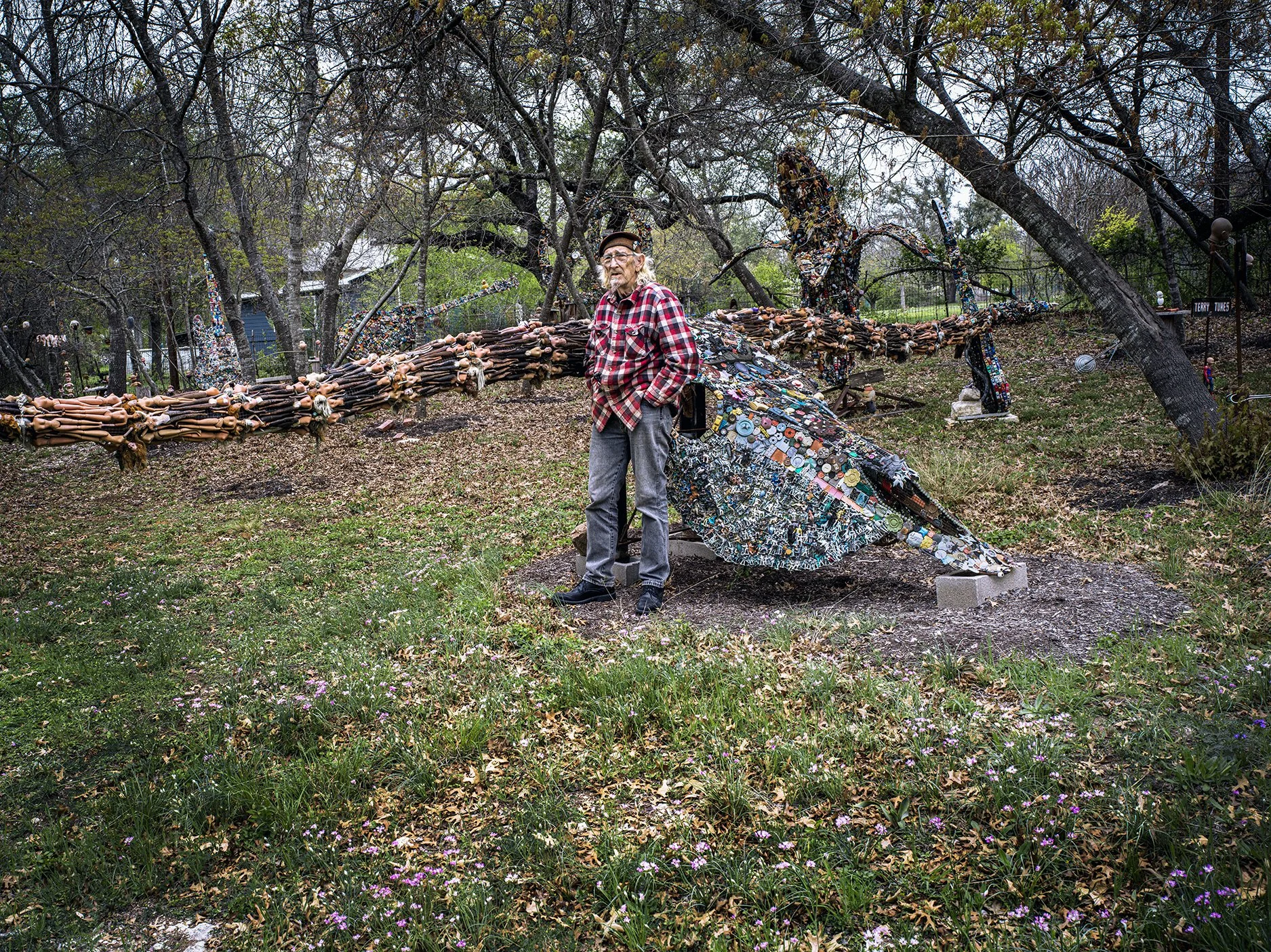 Terry “Tunes” Parks with his Texas Longhorn sculpture. Liberty Hill, Texas. 2022.
