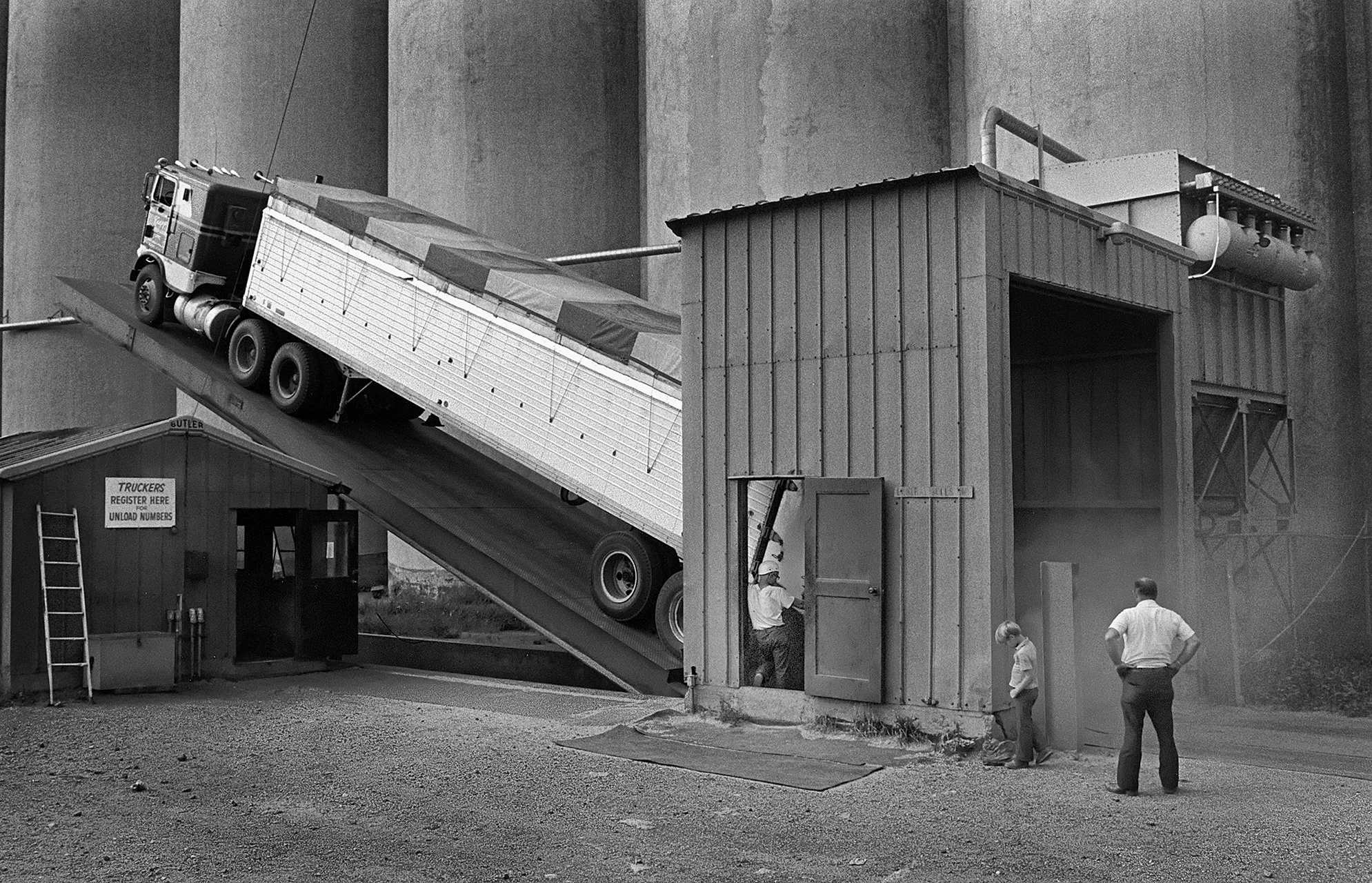 Delivering grain to an elevator. Minneapolis. 1976.